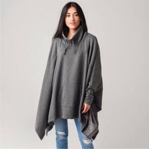UGG Charlene Poncho in grey medium/large